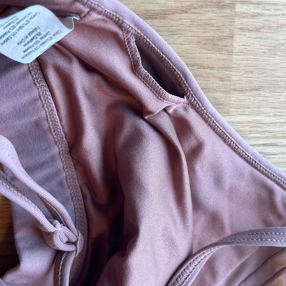 ALO Dusty Rose Yoga Sports Bra/Intimates - Picture 6 of 8